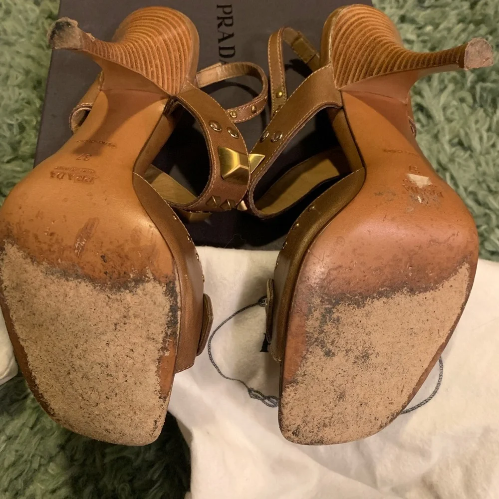 PRADA SANDALS TAN WITH GOLD 37 - Picture 5 of 5